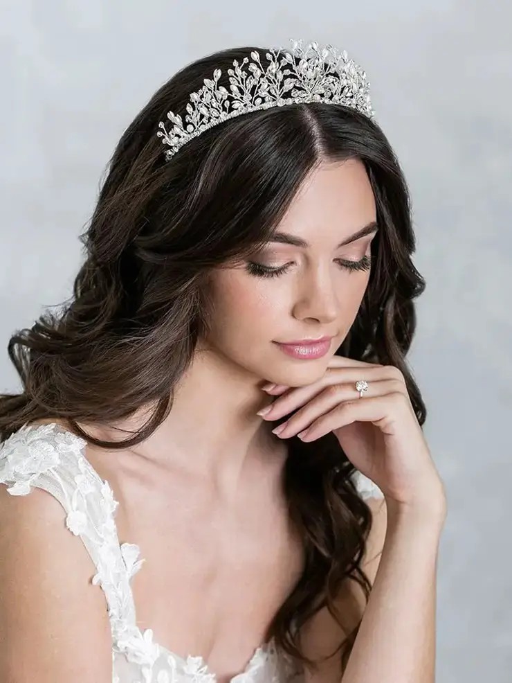 Complete Your Bridal Look: Stunning Headpieces and Tiaras to Shine on Your Big Day! Image