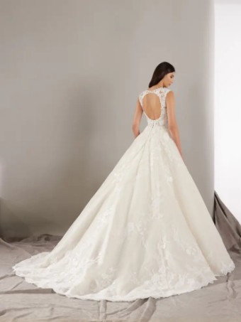 Pronovias Sale EVER #3 Off White/Light Beige thumbnail
