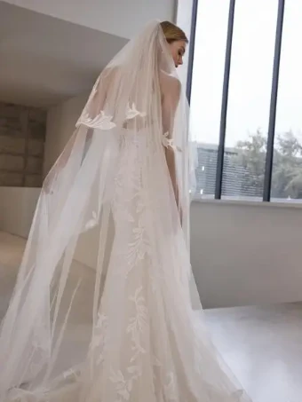 Pronovias Debie #3 Off White thumbnail