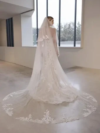 Pronovias Debie #4 default Off White thumbnail