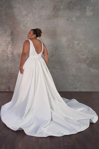 Essense of Australia Sale D4140 #4 default (IV-PL) Ivory Gown w Porcelain Tulle Plunge thumbnail