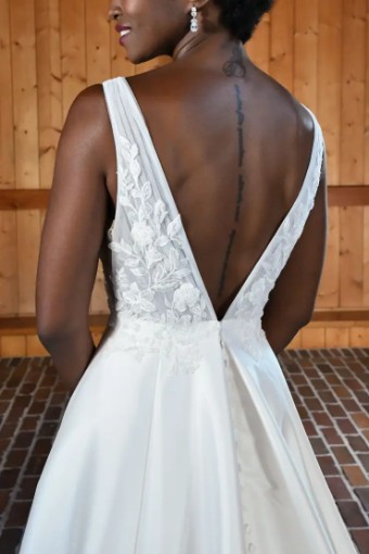 Essense of Australia Sale D3640 #2 default (IV-PL) Ivory Gown w Porcelain Tulle Plunge thumbnail